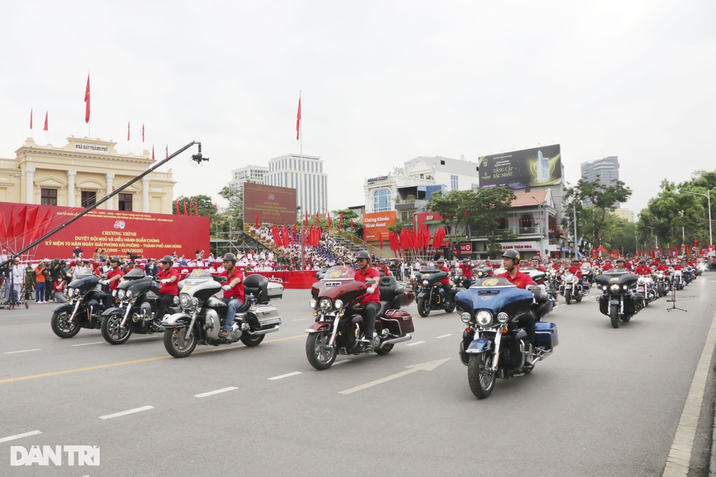 Dàn mô tô khủng tham gia diễu hành mừng 70 năm giải phóng Hải Phòng - 2 Dàn mô tô khủng tham gia diễu hành mừng 70 năm giải phóng Hải Phòng - 2