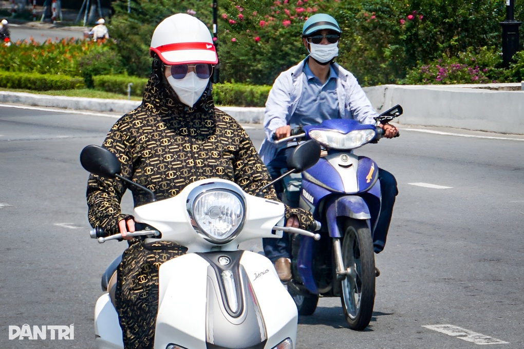 Những giấc ngủ 3 không giữa cái nắng như đổ lửa ở Đà Nẵng - 2 Những giấc ngủ 3 không giữa cái nắng như đổ lửa ở Đà Nẵng - 2