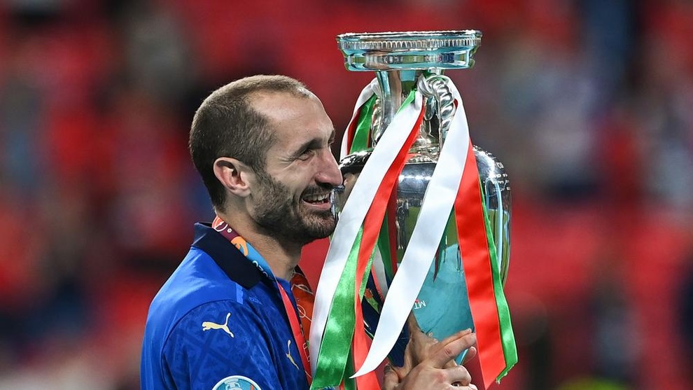 Báo Tây Ban Nha: Messi cạnh tranh Quả bóng vàng với Chiellini và Jorginho - 5 Báo Tây Ban Nha: Messi cạnh tranh Quả bóng vàng với Chiellini và Jorginho - 5