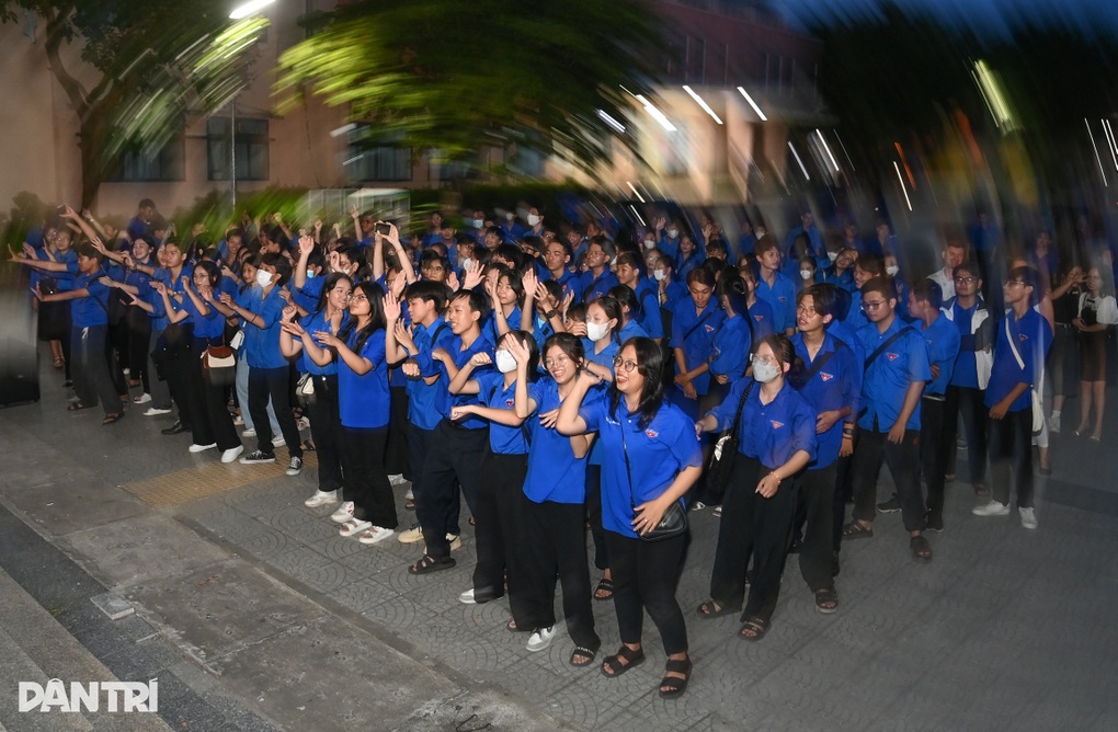 Hải quân Mỹ giao lưu âm nhạc với thanh niên thành phố Đà Nẵng - 3 Hải quân Mỹ giao lưu âm nhạc với thanh niên thành phố Đà Nẵng - 3