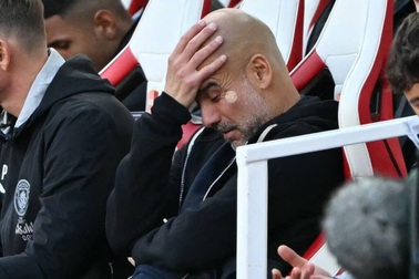 Pep Guardiola hạ mình chơi “phản bóng đá”: Biến hóa hay bất lực?