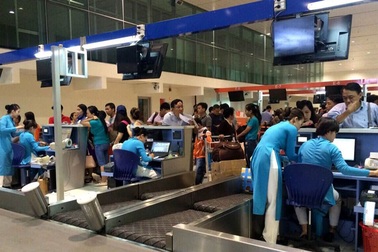 Sân bay Tân Sơn Nhất bị "rớt mạng" gần 2 tiếng