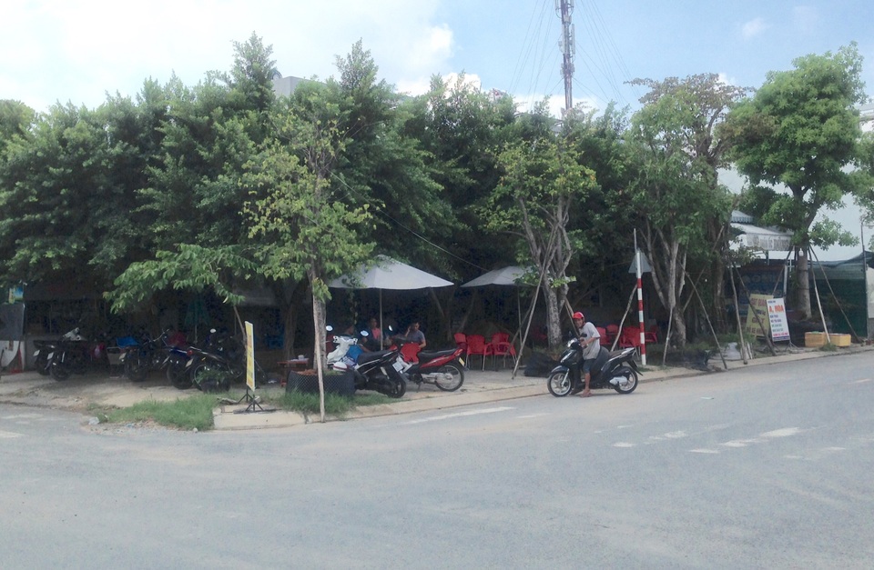 Chủ quán cà phê bị đánh tới tấp vì 2 đĩa cơm - 2 Chủ quán cà phê bị đánh tới tấp vì 2 đĩa cơm - 2