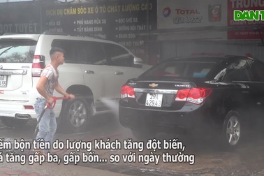 Dịch vụ rửa xe ở Hà Nội hốt bạc những ngày cuối năm