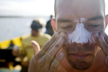 Hawaii cấm du khách dùng kem chống nắng để bảo vệ... san hô