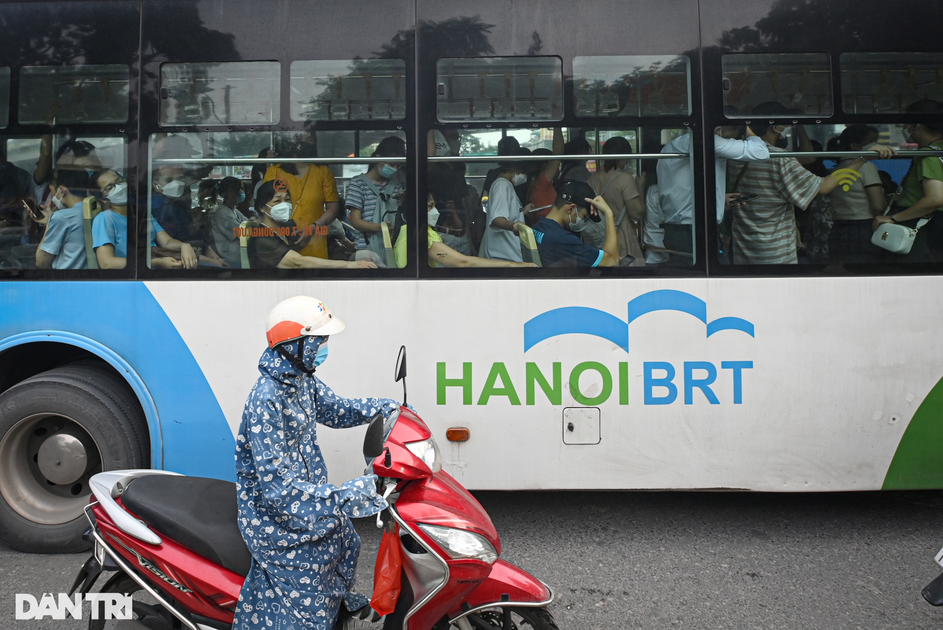 BRT sau 6 năm hoạt động: Đói khách, bị các phương tiện khác chèn ép - 6 BRT sau 6 năm hoạt động: Đói khách, bị các phương tiện khác chèn ép - 6