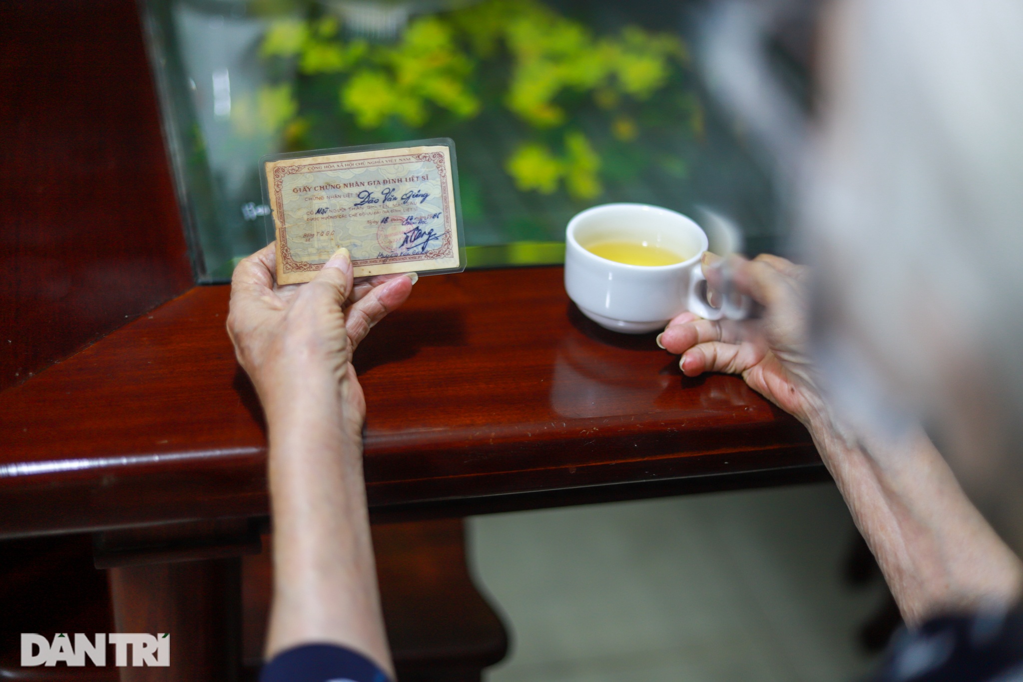 Nuốt nước mắt khi nghe chồng, con hy sinh để không lộ thân phận - 2 Nuốt nước mắt khi nghe chồng, con hy sinh để không lộ thân phận - 2