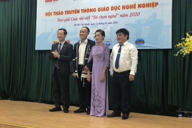 Người mẹ giành giải nhất thi viết về nghề:Tôi suýt "bóp nát" đam mê của con