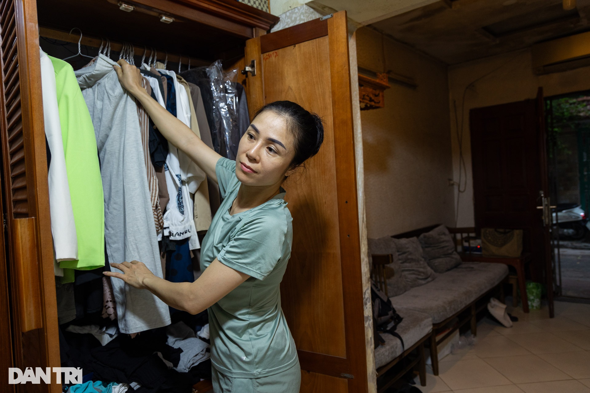 Ở nhờ nhà 15m2, đi vệ sinh chung, nghệ sĩ Tuồng vẫn hết mình với đam mê - 2 Ở nhờ nhà 15m2, đi vệ sinh chung, nghệ sĩ Tuồng vẫn hết mình với đam mê - 2