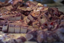 Khủng hoảng kinh tế, dân Venezuela phải mua thịt thối về ăn