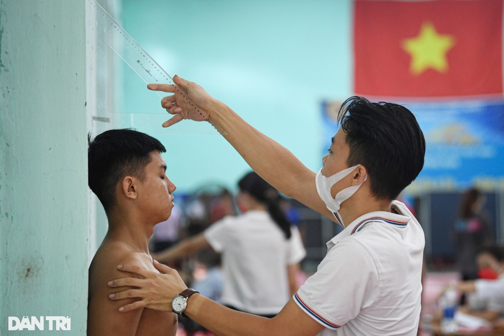 Đặt mục tiêu trai Hà Nội có chiều cao trung bình trên 1,7m - 1 Đặt mục tiêu trai Hà Nội có chiều cao trung bình trên 1,7m - 1