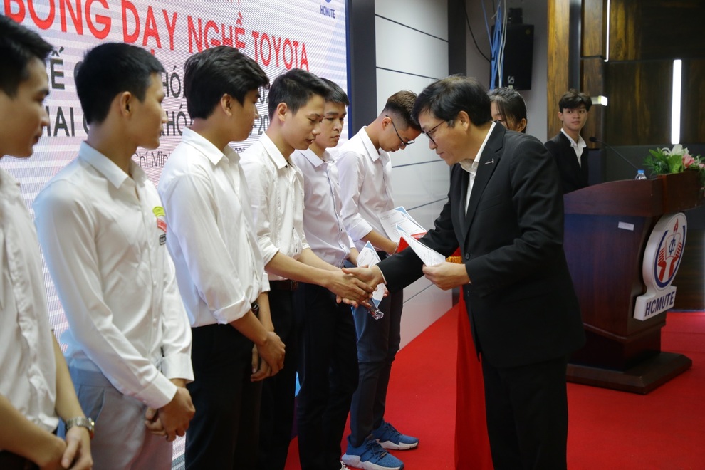 Cơ hội giành học bổng dạy nghề 2 năm của Toyota - 2 Cơ hội giành học bổng dạy nghề 2 năm của Toyota - 2