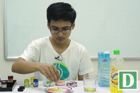 Khoa học vui: Điều gì xảy ra khi trộn sữa tươi với màu vẽ?