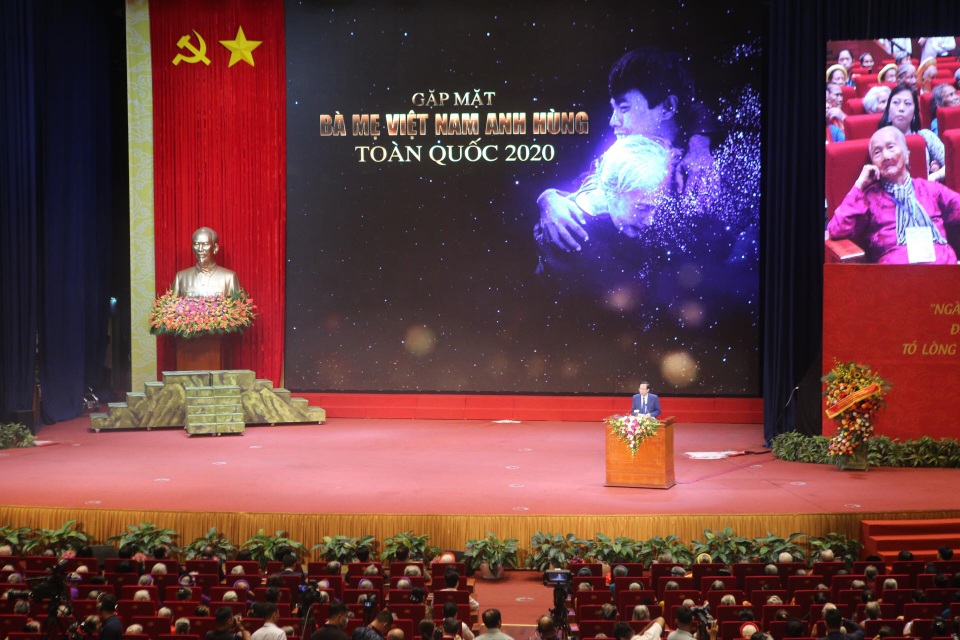 “Dân tộc tôi khi đứng dậy làm người là đứng theo dáng Mẹ!” - 8 “Dân tộc tôi khi đứng dậy làm người là đứng theo dáng Mẹ!” - 8