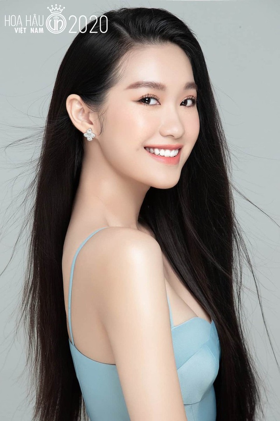 Đoàn Văn Hậu tặng hoa và ôm an ủi bạn gái tin đồn Doãn Hải My - 7 Đoàn Văn Hậu tặng hoa và ôm an ủi bạn gái tin đồn Doãn Hải My - 7