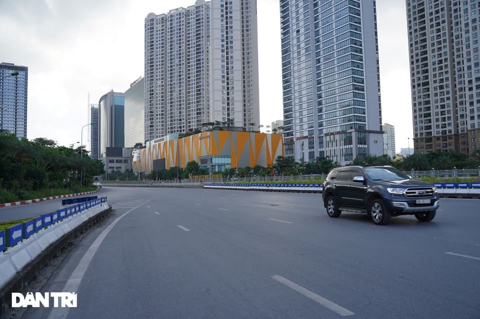 Những nút giao thông Hà Nội ngày nào cũng tắc bất ngờ vắng vẻ giờ cao điểm - 5 Những nút giao thông Hà Nội ngày nào cũng tắc bất ngờ vắng vẻ giờ cao điểm - 5