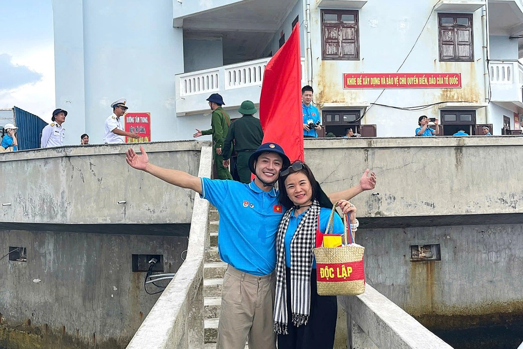 Chiếc túi Độc lập và hành trình từ đất liền ra Trường Sa