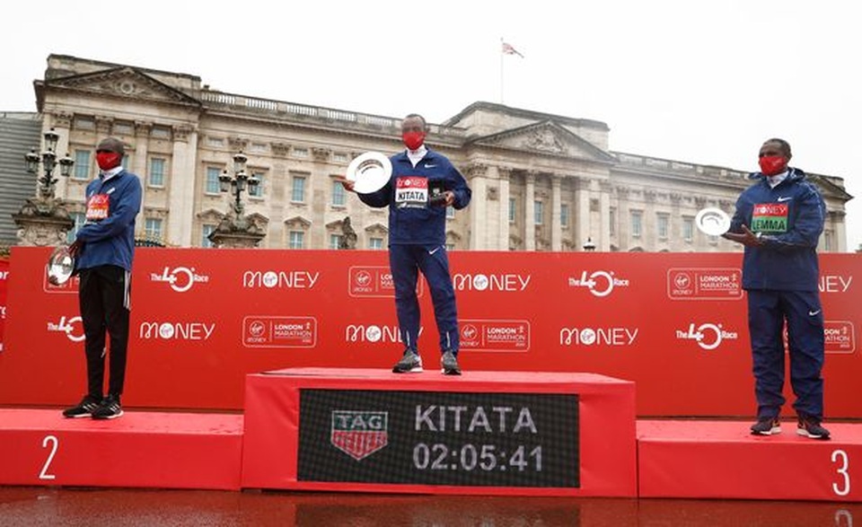 Vua marathon Eluid Kipchoge chấm dứt sự thống trị ở giải chạy tại Anh - 4 Vua marathon Eluid Kipchoge chấm dứt sự thống trị ở giải chạy tại Anh - 4