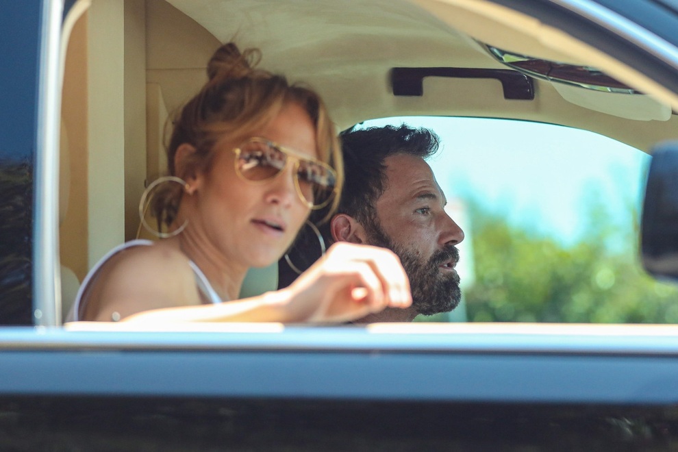 Jennifer Lopez cực ngầu lúc tắc đường, Ben Affleck không thể rời mắt - 4 Jennifer Lopez cực ngầu lúc tắc đường, Ben Affleck không thể rời mắt - 4