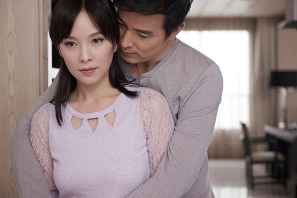 Tỉnh giấc giữa đêm, tôi lặng người phát hiện bí mật của chồng - 1 Tỉnh giấc giữa đêm, tôi lặng người phát hiện bí mật của chồng - 1