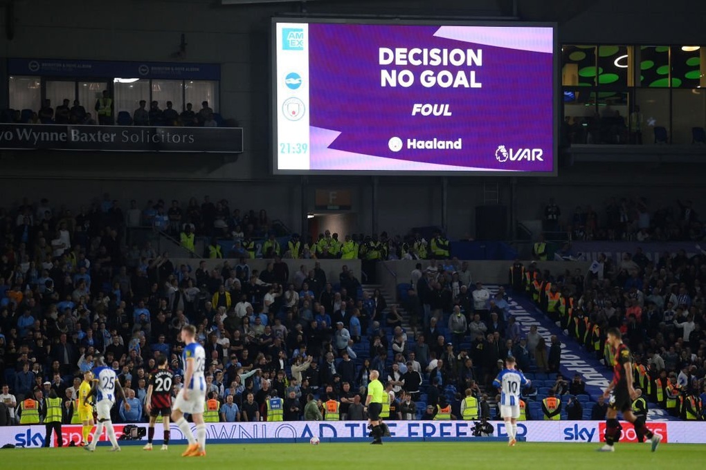 VAR khiến Haaland mừng hụt, Man City đứt mạch 12 trận thắng - 4 VAR khiến Haaland mừng hụt, Man City đứt mạch 12 trận thắng - 4