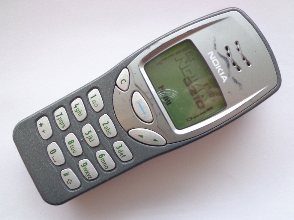 7. Nokia 3210 - Ra mắt năm 1999. Ngay khi được ra mắt, chiếc điện thoại di động này đã được thị trường đón nhận tích cực, giúp sản phẩm tiêu thụ được 161 triệu máy trên toàn cầu (Ảnh: Nokia fandom). 7. Nokia 3210 - Ra mắt năm 1999. Ngay khi được ra mắt, chiếc điện thoại di động này đã được thị trường đón nhận tích cực, giúp sản phẩm tiêu thụ được 161 triệu máy trên toàn cầu (Ảnh: Nokia fandom).