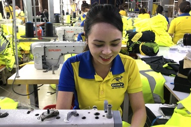 Công nhân may liên tục bỏ nghề, nhà máy "khóc nghẹn"