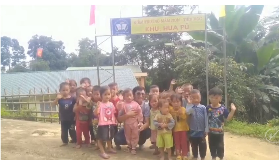 Người thầy được lũ trẻ HMông ở Mường Lát gọi bằng cô - 1 Người thầy được lũ trẻ HMông ở Mường Lát gọi bằng cô - 1