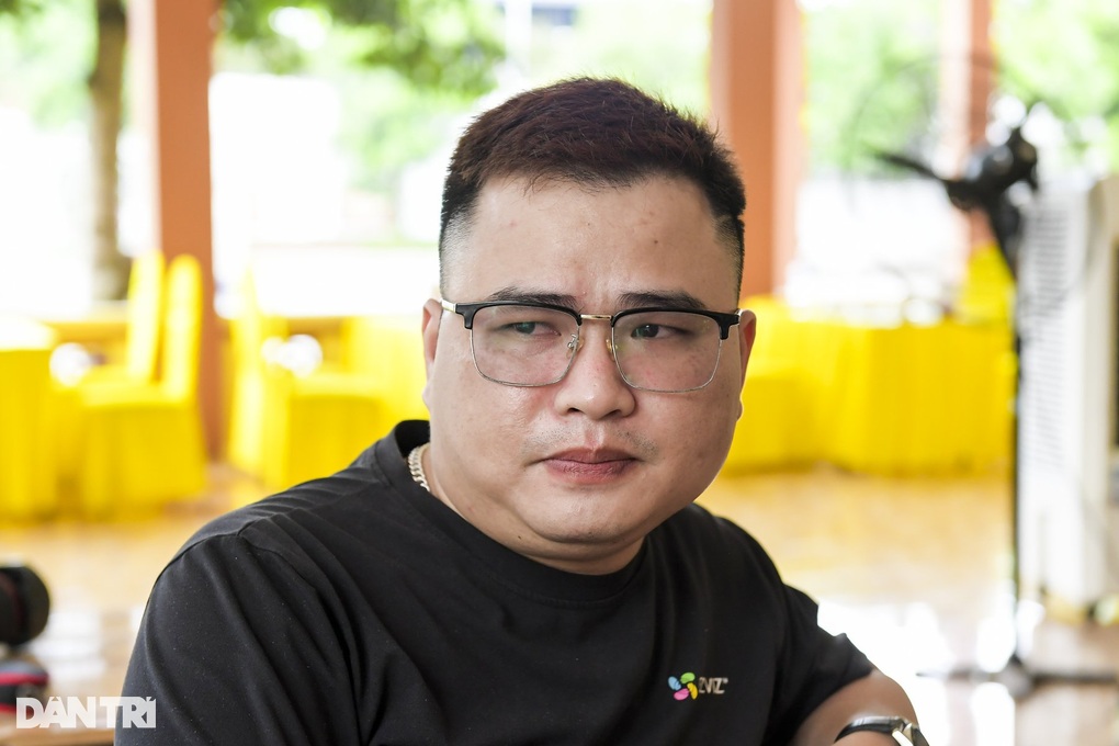 Người phá cửa xe kể lại giây phút tìm thấy bé 5 tuổi bị bỏ quên trong ô tô - 1 Người phá cửa xe kể lại giây phút tìm thấy bé 5 tuổi bị bỏ quên trong ô tô - 1