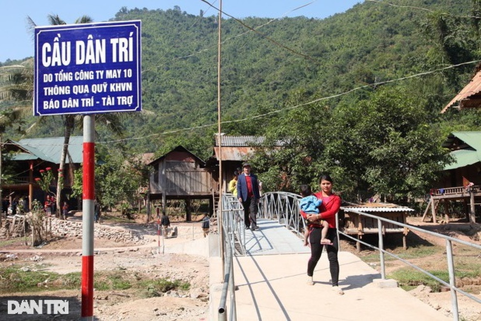 Phóng viên Dân trí được tặng Bằng khen về hoạt động nhân ái, an sinh xã hội - 2 Phóng viên Dân trí được tặng Bằng khen về hoạt động nhân ái, an sinh xã hội - 2