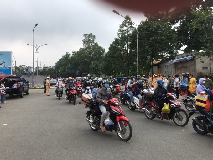Phó Chủ tịch UBND thành phố Cần Thơ Dương Tấn Hiển đã ký văn bản về việc thực hiện các chính sách hỗ trợ người dân Cần Thơ trở về từ các tỉnh, thành phố.