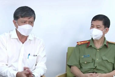 Giám đốc Sở GD-ĐT TPHCM xin điện thoại cũ cho học trò trên sóng livestream