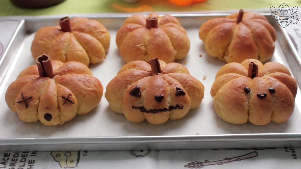 Người Việt mua bí ngô khủng, hình nộm ma quái trang trí nhà dịp Halloween - 9 Người Việt mua bí ngô khủng, hình nộm ma quái trang trí nhà dịp Halloween - 9