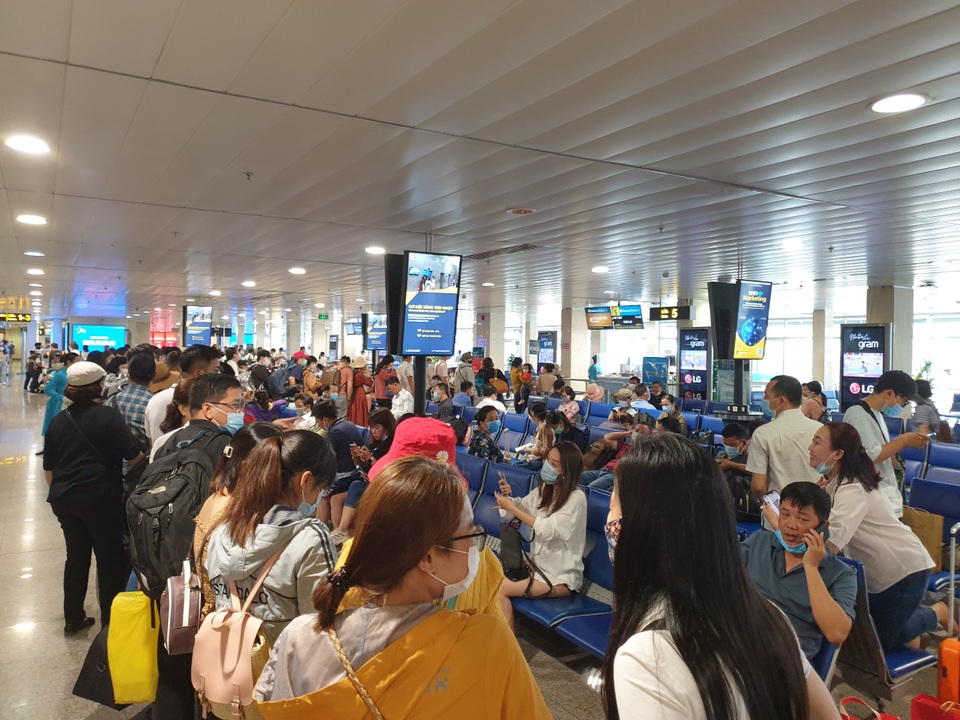 Sân bay Tân Sơn Nhất, ngày cao điểm 631 chuyến bay, gần 100.000 hành khách - 9 Sân bay Tân Sơn Nhất, ngày cao điểm 631 chuyến bay, gần 100.000 hành khách - 9