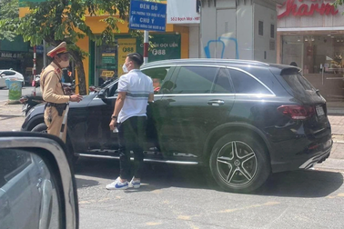 Cầu thủ Quang Hải bị va chạm giao thông trên đường Hà Nội