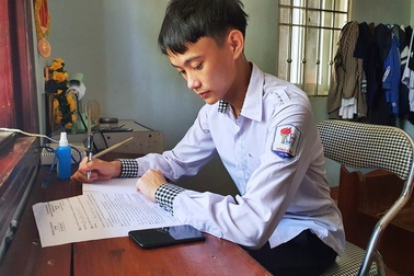 Nghị lực cậu học trò nghèo mồ côi mẹ đạt giải Nhì tỉnh môn Toán