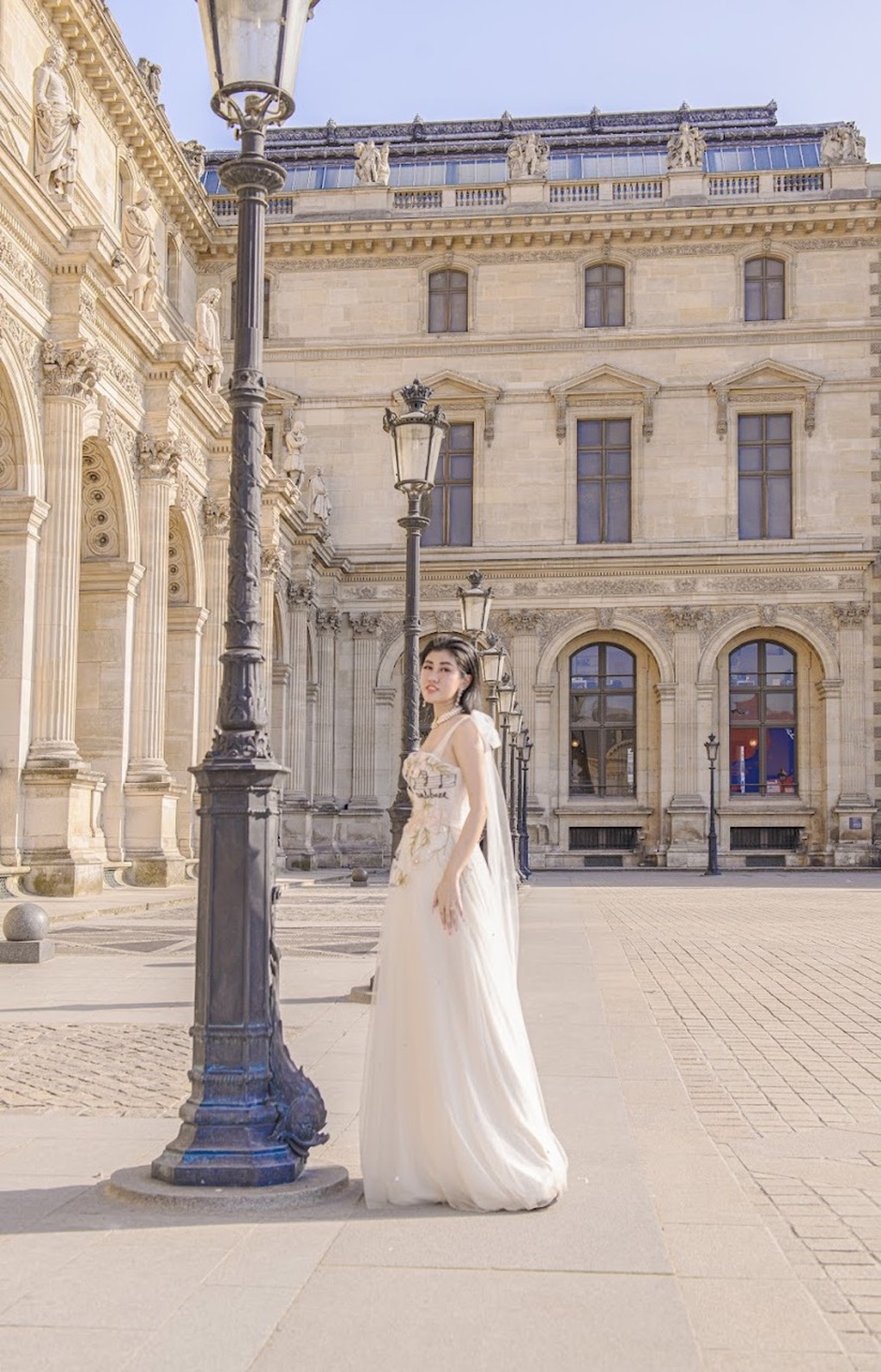 Hoa hậu Emily Hồng Nhung kiêu sa giữa Paris - 1 Hoa hậu Emily Hồng Nhung kiêu sa giữa Paris - 1