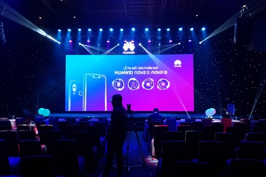 Huawei ra mắt Nova 3i - 4 camera AI tại Việt Nam