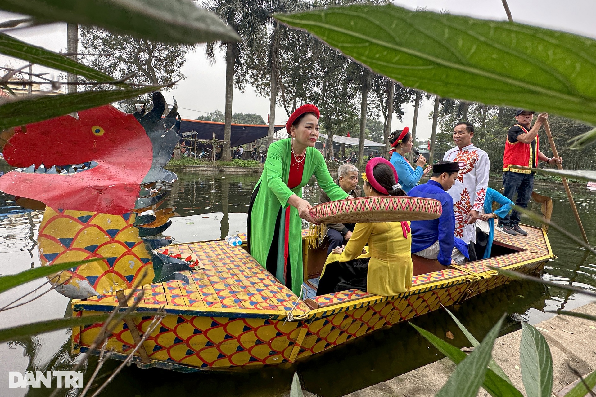 Độc lạ hội thi câu ếch, bắt lươn... để kén rể cho thiếu nữ ở Hà Nội - 2 Độc lạ hội thi câu ếch, bắt lươn... để kén rể cho thiếu nữ ở Hà Nội - 2
