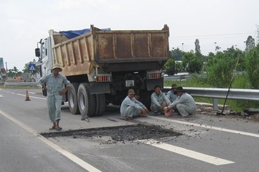 Kiểm điểm nhiều nhà thầu, cá nhân thi công đường nối Vị Thanh - Cần Thơ