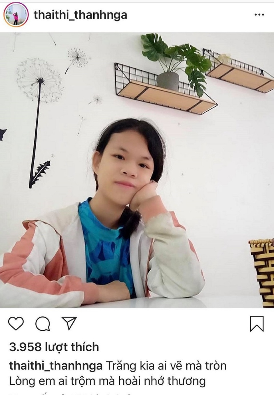 Nữ sinh thành hiện tượng mạng nhờ làm thơ thả thính vu vơ - 4 Nữ sinh thành hiện tượng mạng nhờ làm thơ thả thính vu vơ - 4