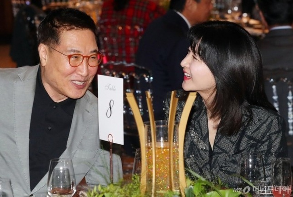 Hôn nhân kín tiếng của nàng Dae Jang Geum Lee Young Ae và chồng 73 tuổi - 2 Hôn nhân kín tiếng của nàng Dae Jang Geum Lee Young Ae và chồng 73 tuổi - 2