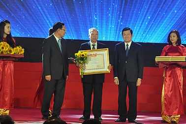 Vì sao 95 tuổi, mới được phong danh hiệu NGND ?