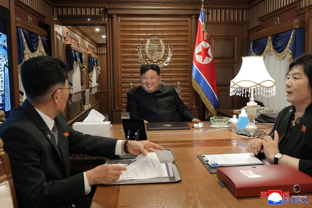 Bên trong con tàu bọc thép chở nhà lãnh đạo Kim Jong-un đến Trung Quốc - 1 Bên trong con tàu bọc thép chở nhà lãnh đạo Kim Jong-un đến Trung Quốc - 1