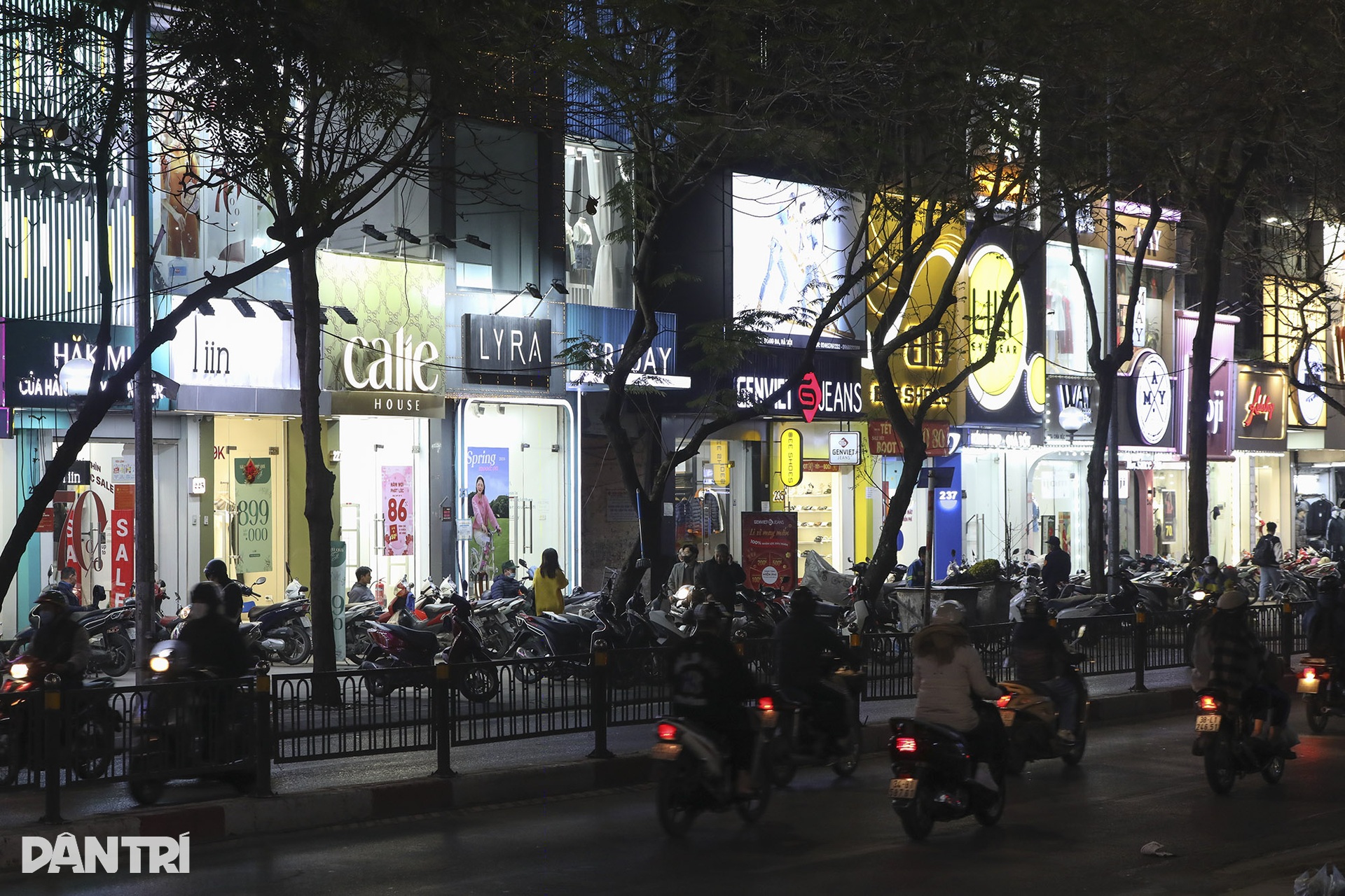 Những phố thời trang đông đúc, sáng đèn nhất Hà Nội - 5 Những phố thời trang đông đúc, sáng đèn nhất Hà Nội - 5