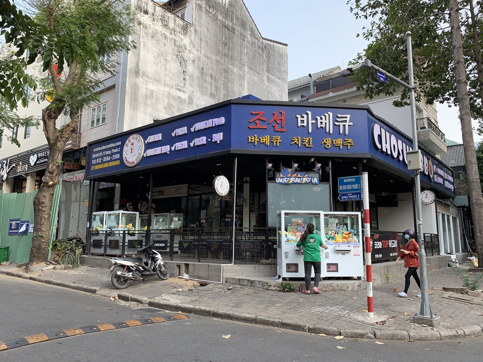 Người Hàn ở TPHCM: Ở đây an toàn nhưng lo cho người thân nơi quê nhà! - 1