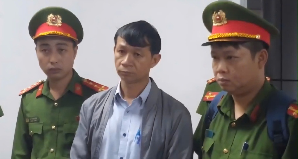 Vụ máy hỏng vẫn kê khai tán sỏi hàng trăm ca: Khởi tố, bắt 2 bác sĩ - 1 Vụ máy hỏng vẫn kê khai tán sỏi hàng trăm ca: Khởi tố, bắt 2 bác sĩ - 1