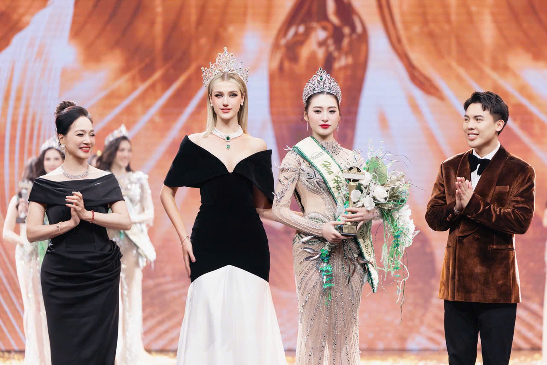 Nhan sắc đời thường của tân Hoa hậu Trái đất Việt Nam 2025 - 2