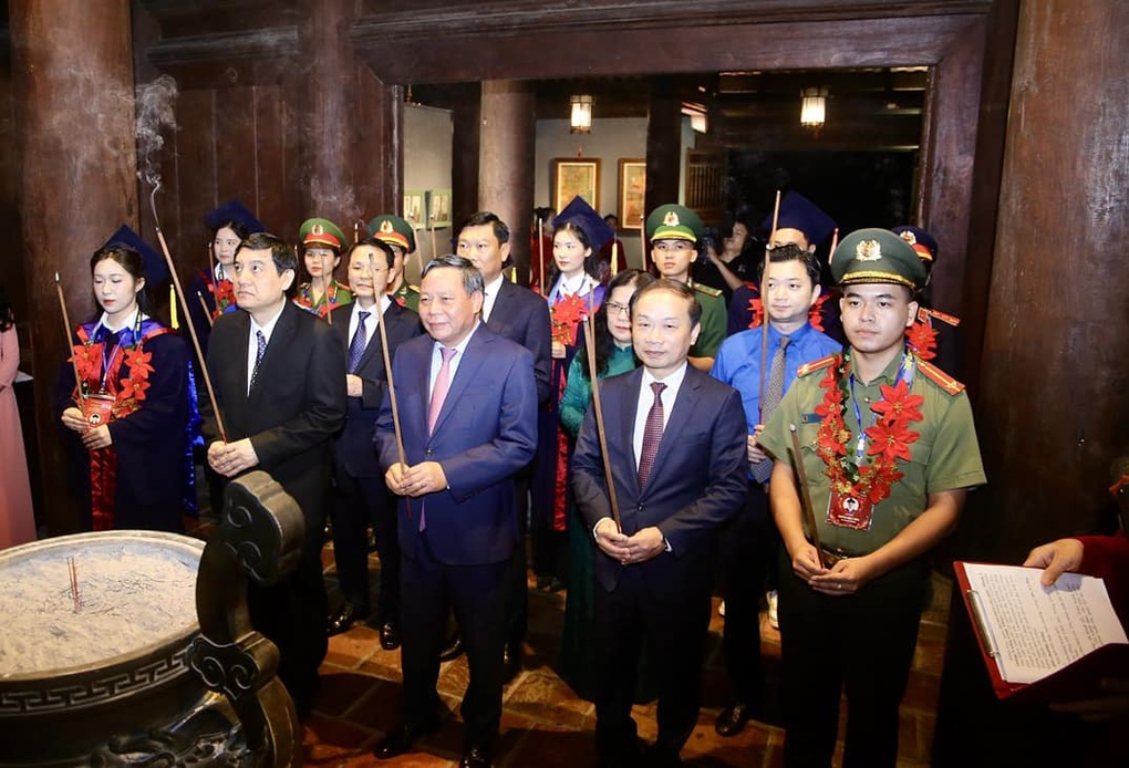 Tuyên dương 100 thủ khoa xuất sắc tốt nghiệp các đại học, học viện - 1 Tuyên dương 100 thủ khoa xuất sắc tốt nghiệp các đại học, học viện - 1