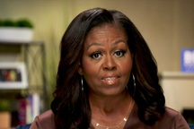 Thông điệp từ vòng cổ của bà Michelle Obama tại đại hội đảng Dân chủ